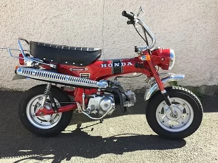 Honda Dax rouge